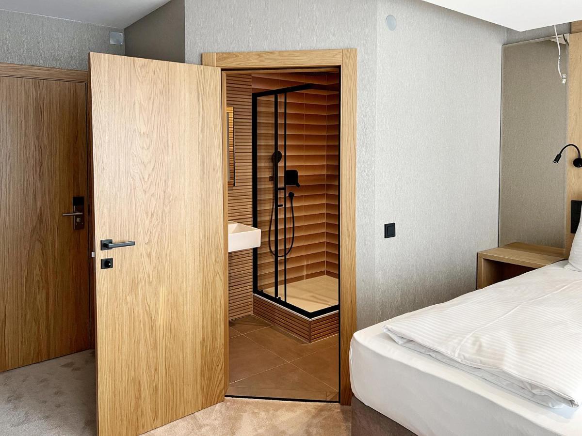 Dormero Hotel Ройтлинген Екстериор снимка