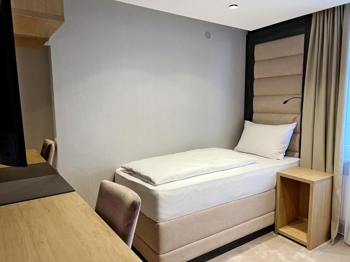 Dormero Hotel Ройтлинген Екстериор снимка